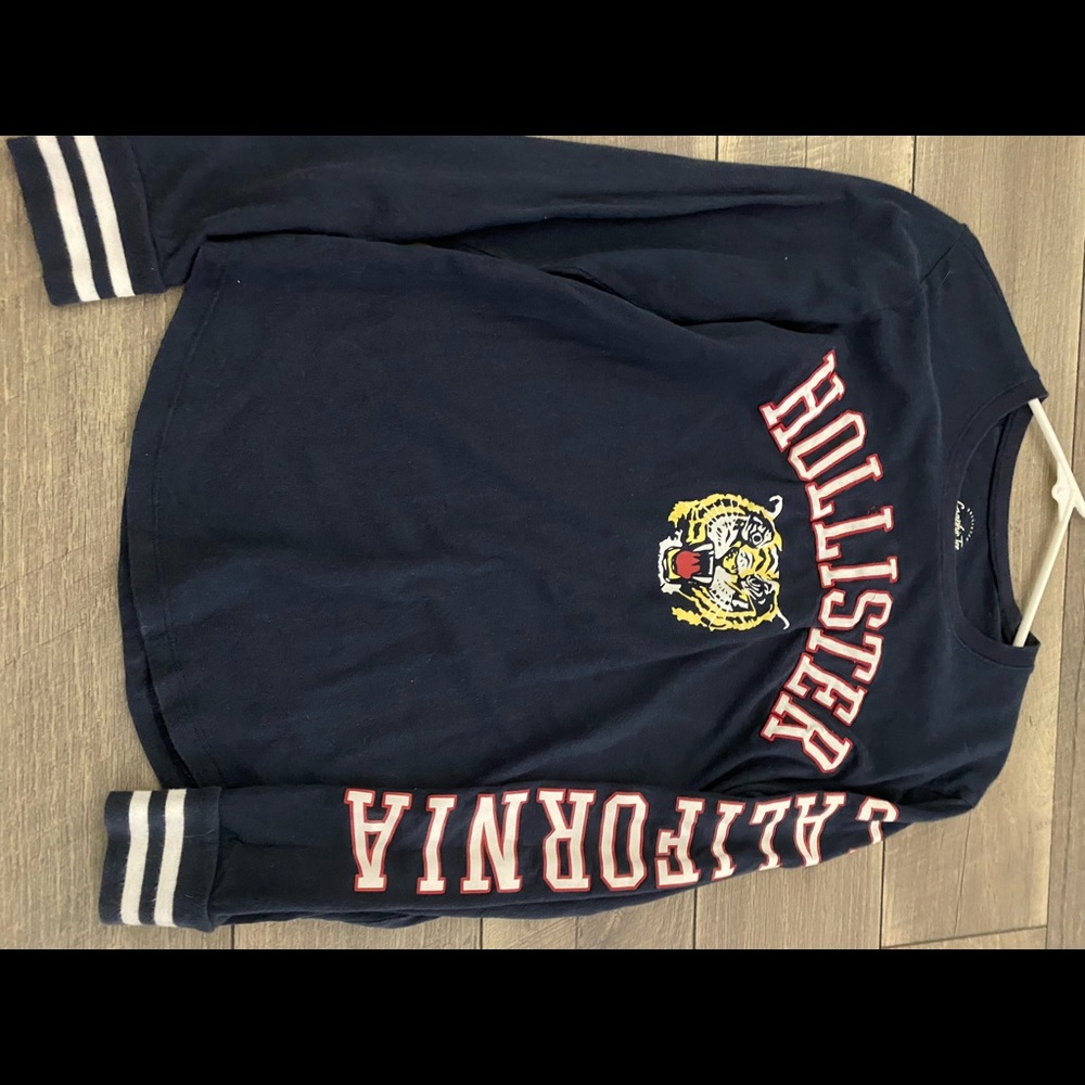 hollister graphic t-shirt NWOT